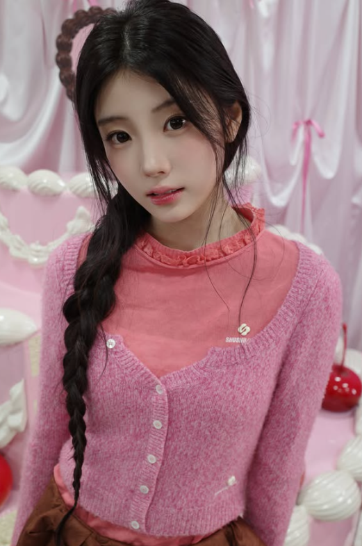 엉뚱함 뒤에 숨겨진 명창 고양이? 원희의 러블리 비주얼과 무대 매력 집중 탐구