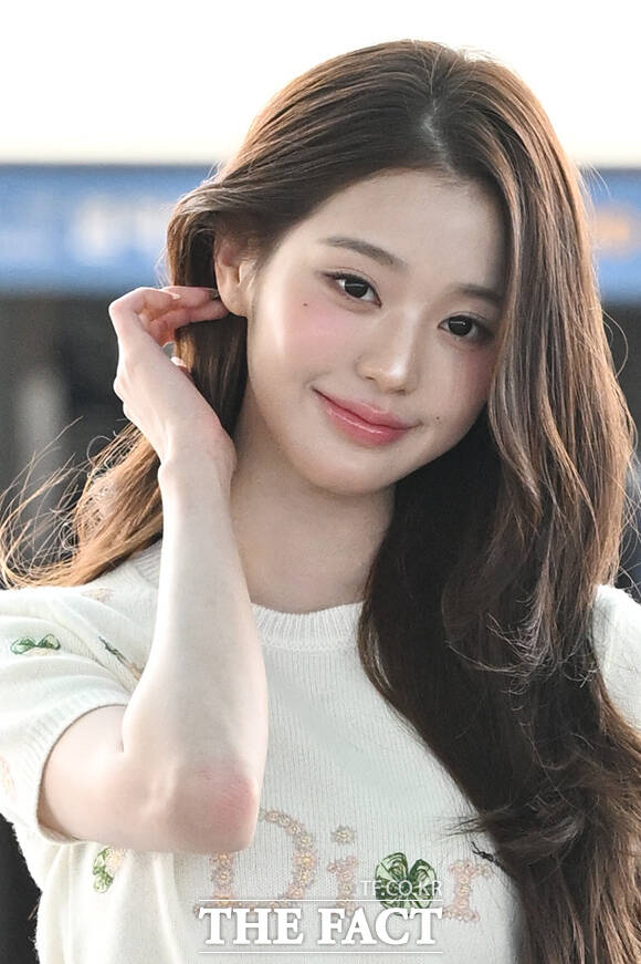 장원영이 보여준 2027 봄 뷰티 포인트, 메이크업부터 헤어까지