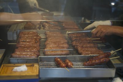 대만 여행 필수 코스, 황가소시지에서 맛보는 진짜 샹창의 맛